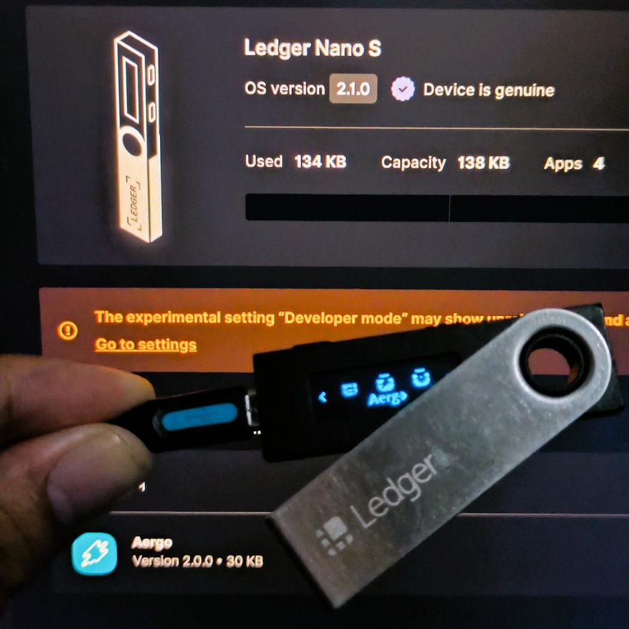 У меня есть основная сеть AERGO на моем Ledger Nano S: твит от DesignBlock
